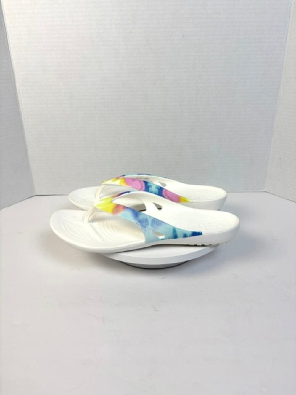 Crocs Kandee II Flip Flops Women's Size 8 Tie Dye Thong Sandals Comfort Shoes